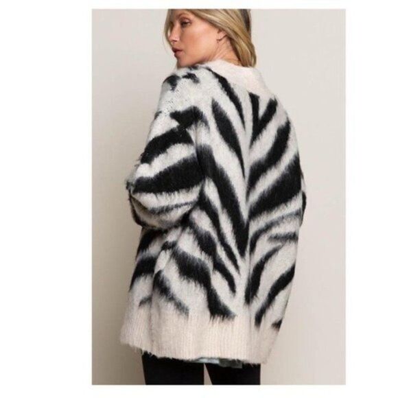 𝅺POL Black and white Zebra Knit Mohair Cardigan - Picture 6 of 10